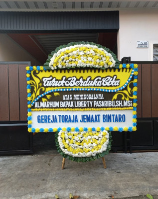 Papan Bunga Duka di Dusun Utara